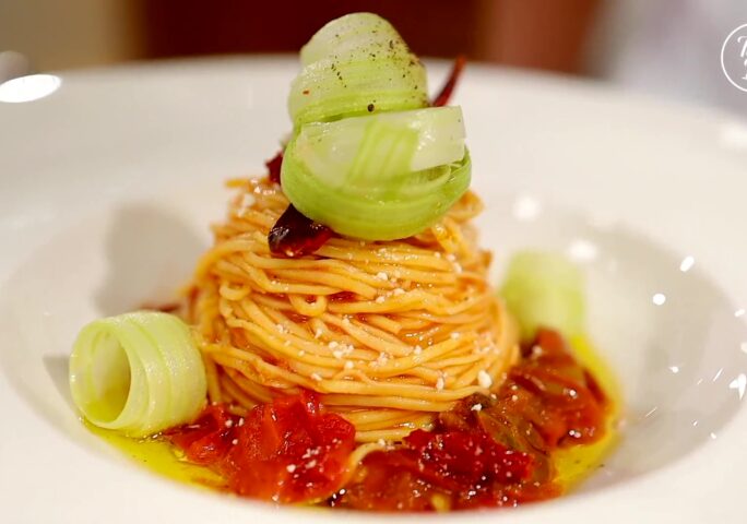Spaghetti With Authentic Heirloom Tomato Sauce | Italian Cooking Class