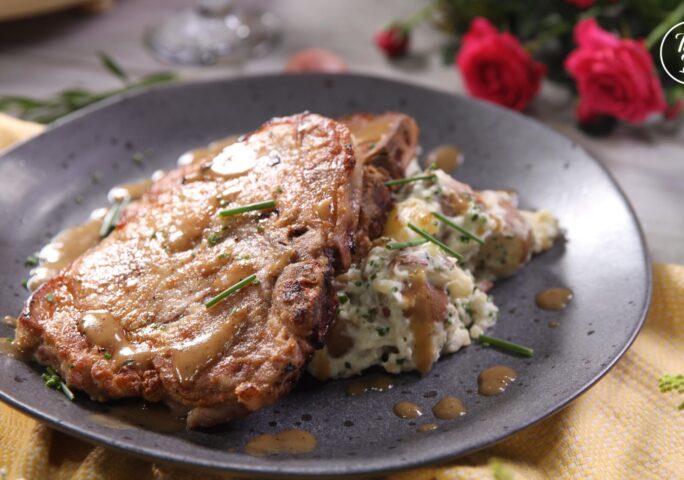Cast Iron Seared Pork Chops With Pan Gravy | chinese cuisine | chinese ...