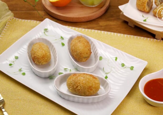 Crispy Tofu Egg Stuffed with Meat and Shrimp