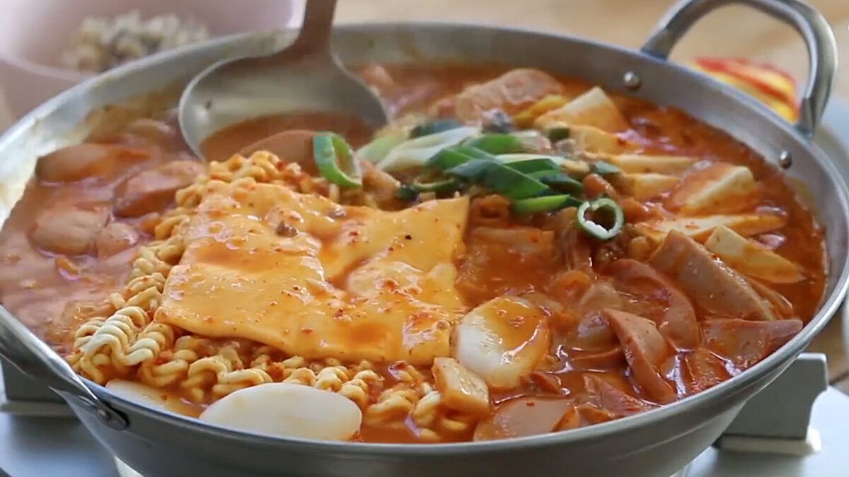 Korean Army Base Stew | Budae-Jjigae | korean | sausage | Taste Life