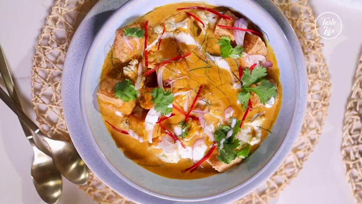 Yellow Vegan Curry | vegan | tofu | Taste Life