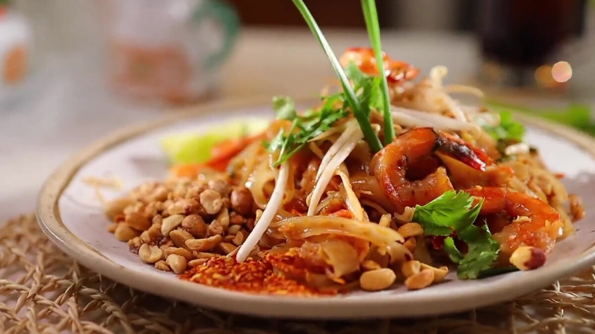 Shrimp and Chicken Pad Thai | shrimp | chicken | Taste Life