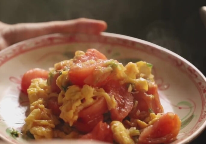 4 Easy and Simple Egg Dishes – Stir-Fried Tomato and Scrambled Eggs