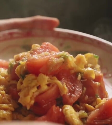 4 Easy and Simple Egg Dishes - Stir-Fried Tomato and Scrambled Eggs