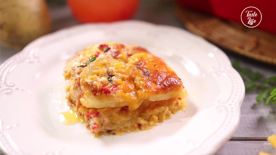 Scalloped Pimento Cheese Potatoes | cooking | dinner | how to | Taste Life