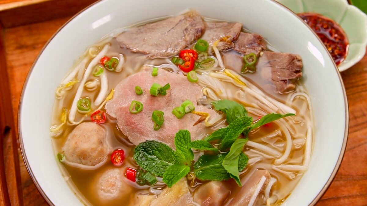 Vietnamese Beef Pho | pho | vietnamese | soup | Taste Life