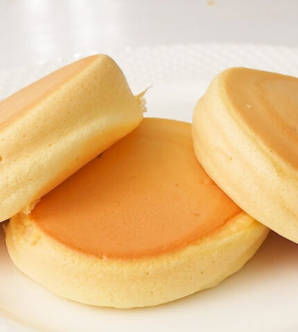 Fluffy Soufflé Pancakes | Japanese street food! $1 Cheap ingredients!