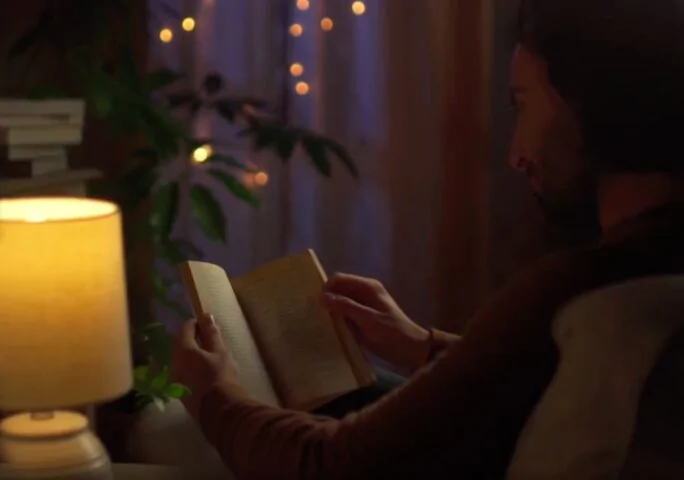 Six Minutes of Reading Before Bed Will Help You Sleep