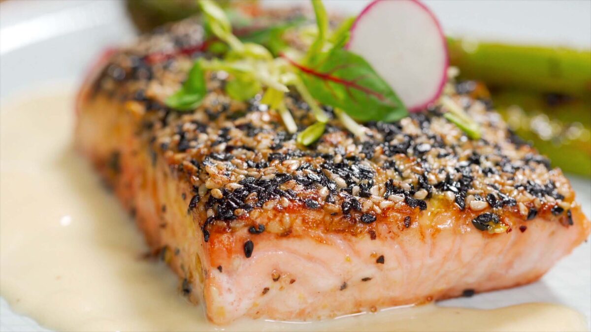 Sesame-Crusted Salmon and Asparagus | sesame | salmon | Taste Life