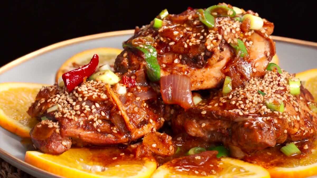 Spicy Orange-Glazed Chicken Thighs | chicken | spicy | orange | Taste Life
