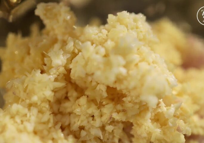 Step 2 【Garlic oil】