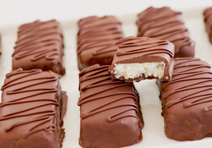 I can’t stop eating when I make this! New Fast and Easy dessert without oven! Chocolate coconut bar