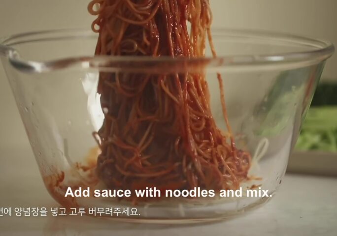 https://img.tastelife.tv/assets/uploads/2022/04/Korean_Spicy_noodles_with_Beef_Brisket00012-684x480.jpg