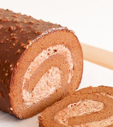 Chocolate Swiss Roll Cake | Crispy outside, moist and creamy inside!