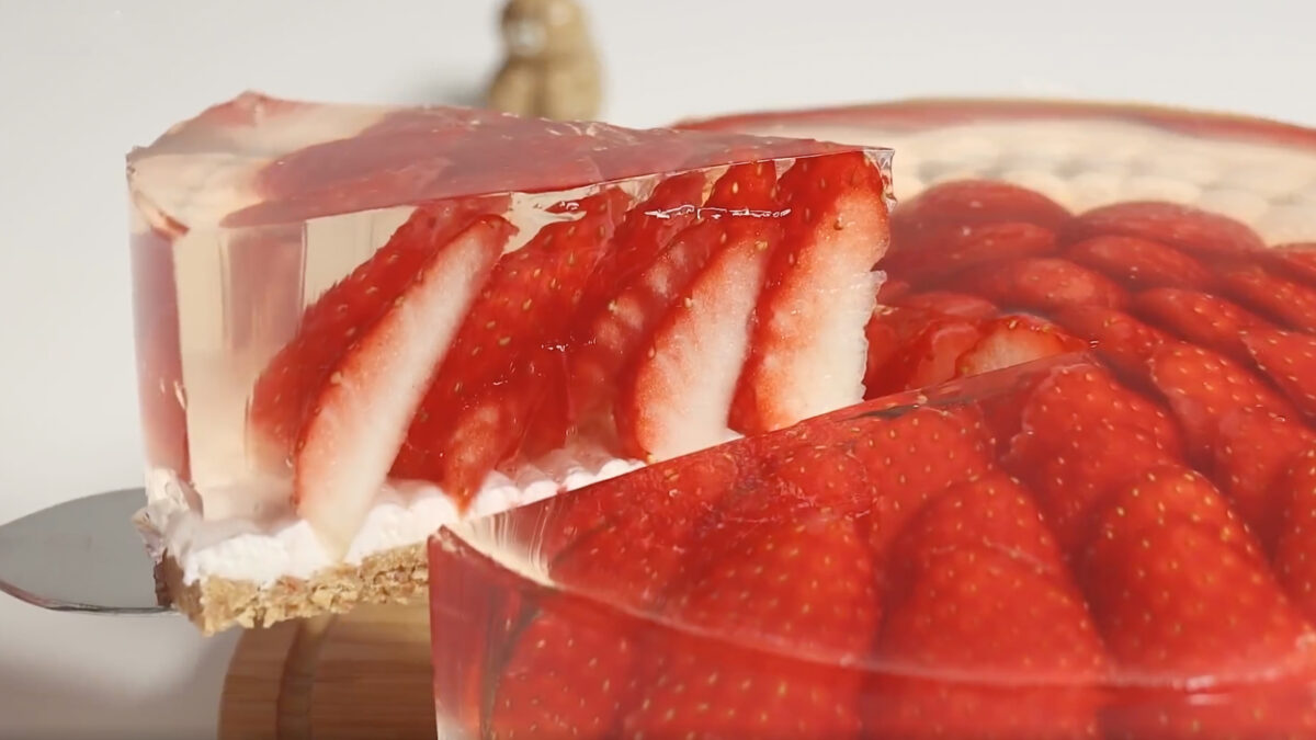Making a Sparkling Strawberry Jelly Tart strawberry jelly tart