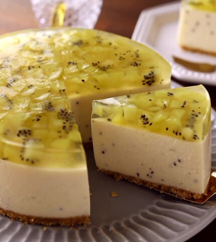 No-Bake Kiwi Cheesecake / Eggless & Without oven