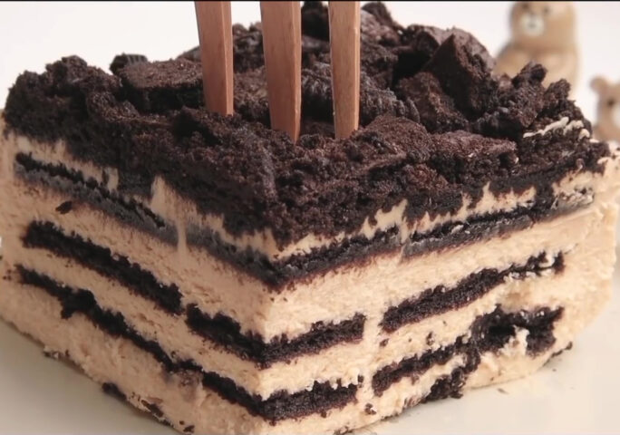 Oreo Icebox Cake - Only 3 Ingredients! - That Skinny Chick Can Bake