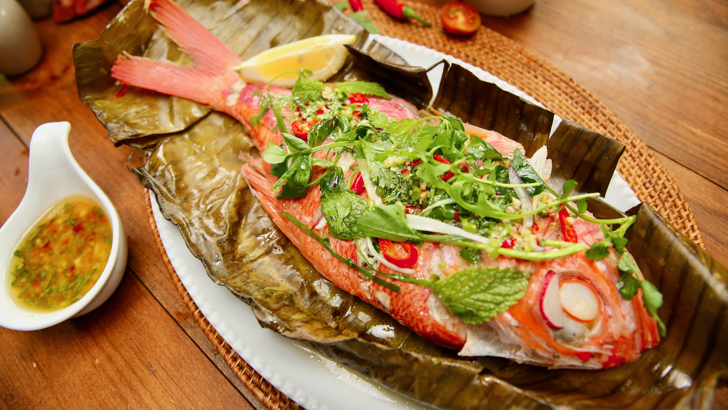 https://img.tastelife.tv/assets/uploads/2022/05/Red_Snapper_Wrapped_in_Banana_Leaves_Chef_Chen_01953_16x9.jpeg