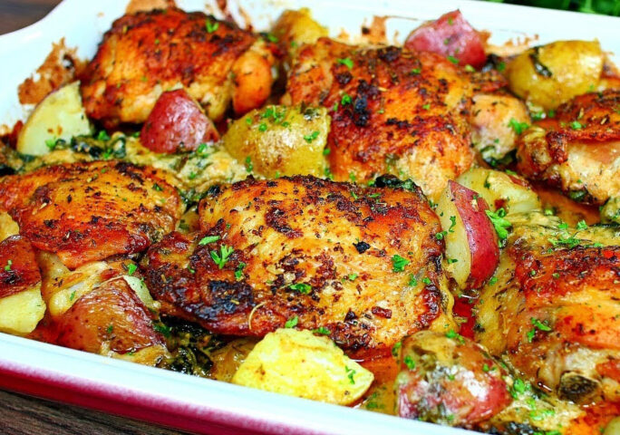 Creamy Garlic Butter Chicken and Potatoes Recipe – Easy Chicken and Potatoes Recipe