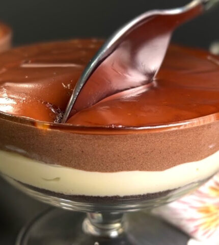 Dessert in a minute! Everyone is looking for this recipe! Simply quick and delicious!