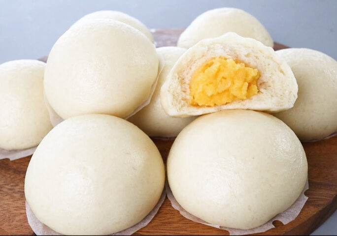 Extremely Fluffy and Soft! Once you know this recipe, you will be addicted! Creamy Custard Buns