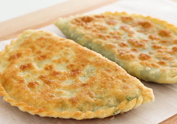 [No Yeast] If you have flour, eggs and vegetables, everyone can make this! Incredibly delicious