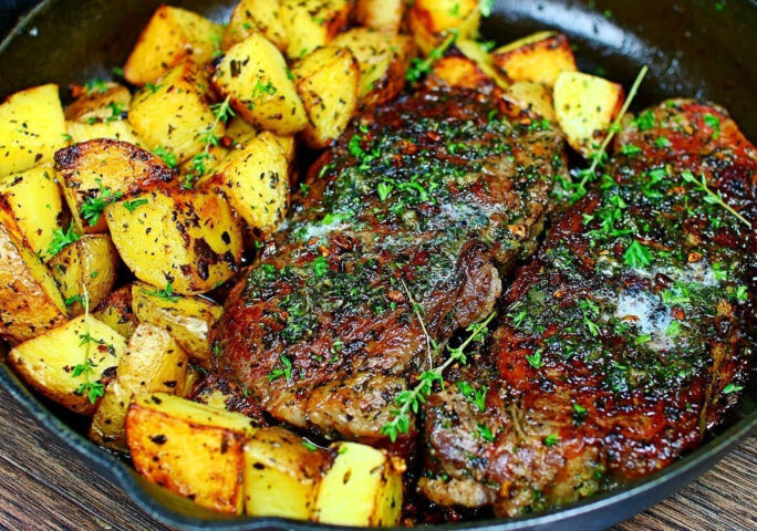 Skillet Garlic Butter Herb Steak and Potatoes Recipe – Easy Steak and Potatoes