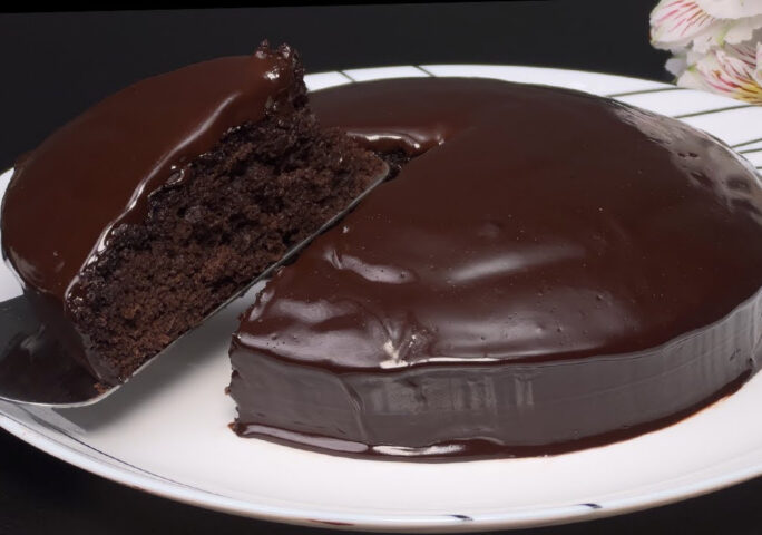 Delicious Chocolate Layer Cake - Baking Cherry