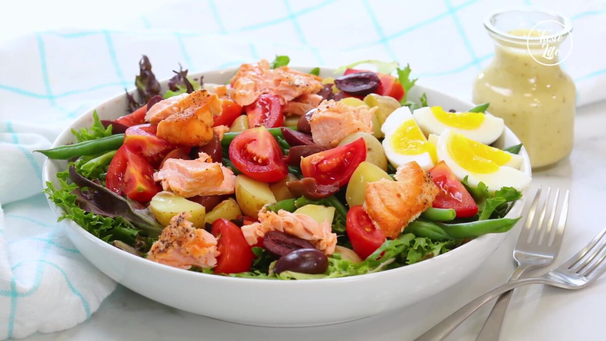Salmon Nicoise Salad | healthy | salad | salmon | Taste Life