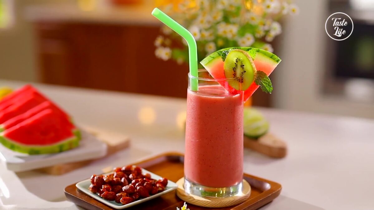 Watermelon Smoothie with Honey Roasted Almonds | drink | reduce stress | Taste Life