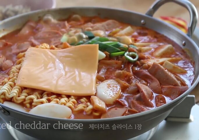 Korean Army Base Stew | Budae-Jjigae | korean | sausage | Taste Life