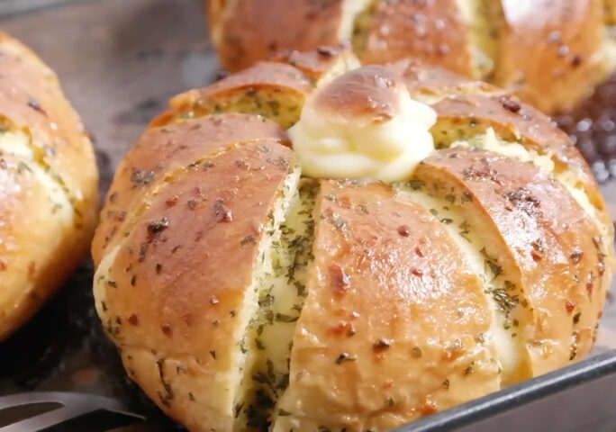 Cream Cheese Garlic Bread